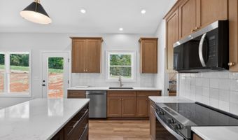 9041 Stonewall Rd, Appomattox, VA 24522