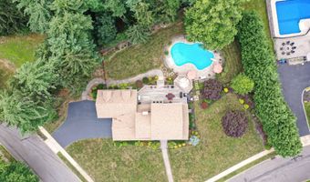 44 Devonshire Ct, Middletown, NJ 07748