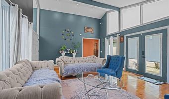 37 Pinewood Dr, North Providence, RI 02904