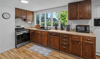 137 Kingstown Rd, Narragansett, RI 02882