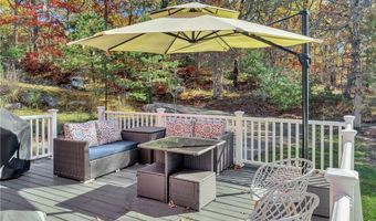 89 Narrow Ln, Charlestown, RI 02813