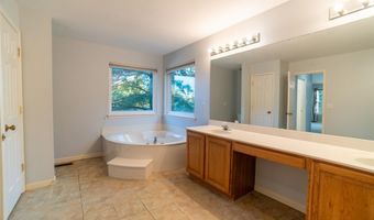 570 Castle Ridge Dr, Ballwin, MO 63021