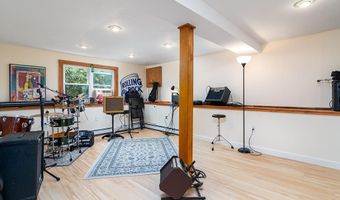 5 Lions Dr, Coventry, RI 02816