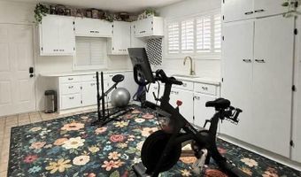 1005 N Shore Dr, Carlsbad, NM 88220