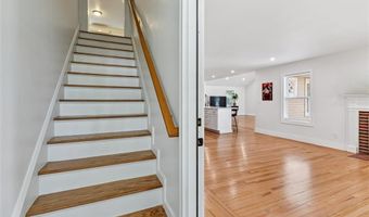9 Country Pkwy, North Providence, RI 02911