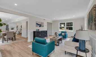 8 Imperia Pl, Aberdeen, NJ 07747
