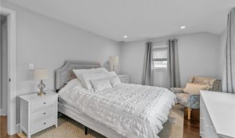 18 Sylvan Ter, Newport, RI 02840