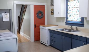 925 S 2nd St, Aberdeen, SD 57401