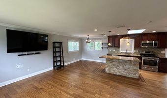 6 Tarinelli Cir, Bridgeport, CT 06606