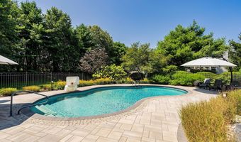 55 Heritage Dr, Allentown, NJ 08501