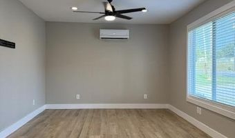 205 E Prospect St, Aurora, MO 65605
