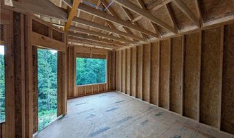 11 Staines Ln, Bella Vista, AR 72715