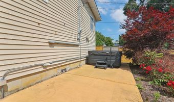 327 Oakwood Dr, Antioch, IL 60002
