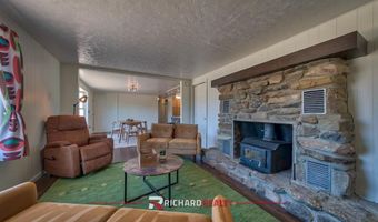 52 Road 8UC, Clark, WY 82435