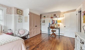 15 Chapel St, Ashburnham, MA 01430