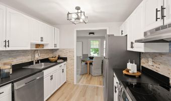 5141 BRADFIELD Dr, Annandale, VA 22003