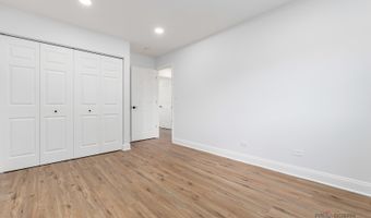 522 N Castle Rd, Addison, IL 60101