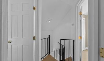 2 Lasalle Pl, Newport, RI 02840