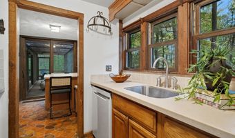 4 Lantern Ln, Bedford, MA 01730