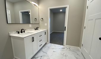 10 Trinton Ave, Bedford, IN 47421