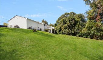 40 Quail Hollow Rd, Cranston, RI 02920