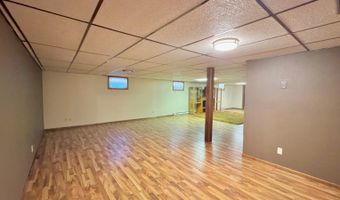 209 10th Ave NW, Bowman, ND 58623