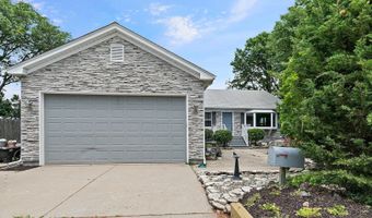 2040 Honey Locust Dr, Algonquin, IL 60102