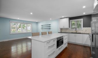 515 W DIVERSEY Ave, Addison, IL 60101