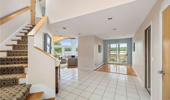 96 Starr Dr, Narragansett, RI 02882
