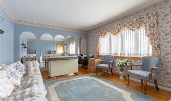 2025 S Plaza Dr, Akron, OH 44319