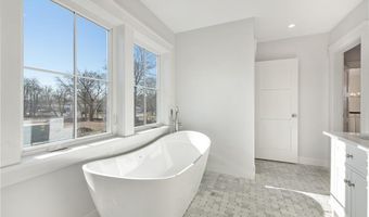 1 Knowlton Ct, Bristol, RI 02809