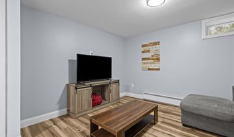 137 Overlook Dr, Warwick, RI 02818