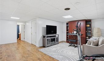 212 Lexington Ave, North Providence, RI 02904