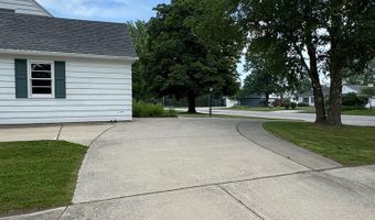 305 Lakeview Dr, Algoma, WI 54201