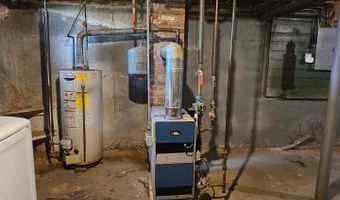 98 E Burnham St, Bloomfield, CT 06002