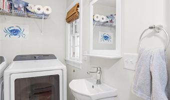 92 Franklin St, Bristol, RI 02809
