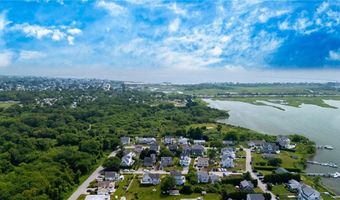 8 Green Acres Dr, Narragansett, RI 02882