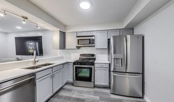 802 N Tamarac Blvd, Addison, IL 60101