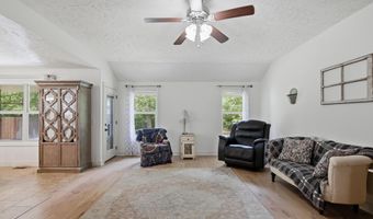 1027 Nickolas St, Aurora, MO 65605