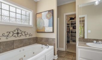 1019 Riverchase North Dr, Brandon, MS 39047