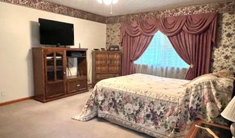 1203 Oak Ave, Aurora, MO 65605