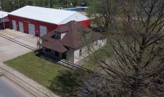 902 N Jefferson St, Ava, MO 65608