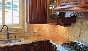 330 Knollcrest Ct, Alpharetta, GA 30022