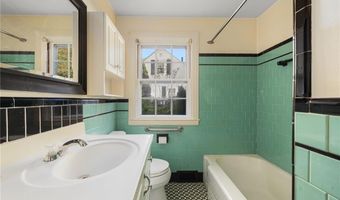 2 Preserved Arnold Ct, Lincoln, RI 02865