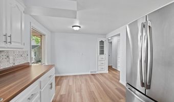 1074 6TH St, Green Bay, WI 54304