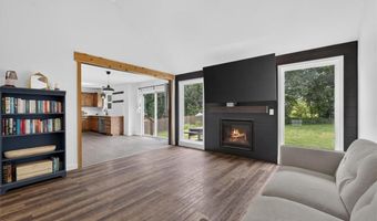 16913 Juniper Dr, Basehor, KS 66007