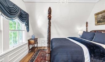 541 Bellevue Ave 5, Newport, RI 02840