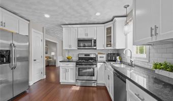 105 Amy Dr, Cranston, RI 02921