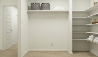 1585 N Weaver Ln, Hanford, CA 93230