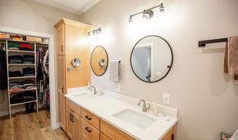 2320 Eastland Dr, Algona, IA 50511